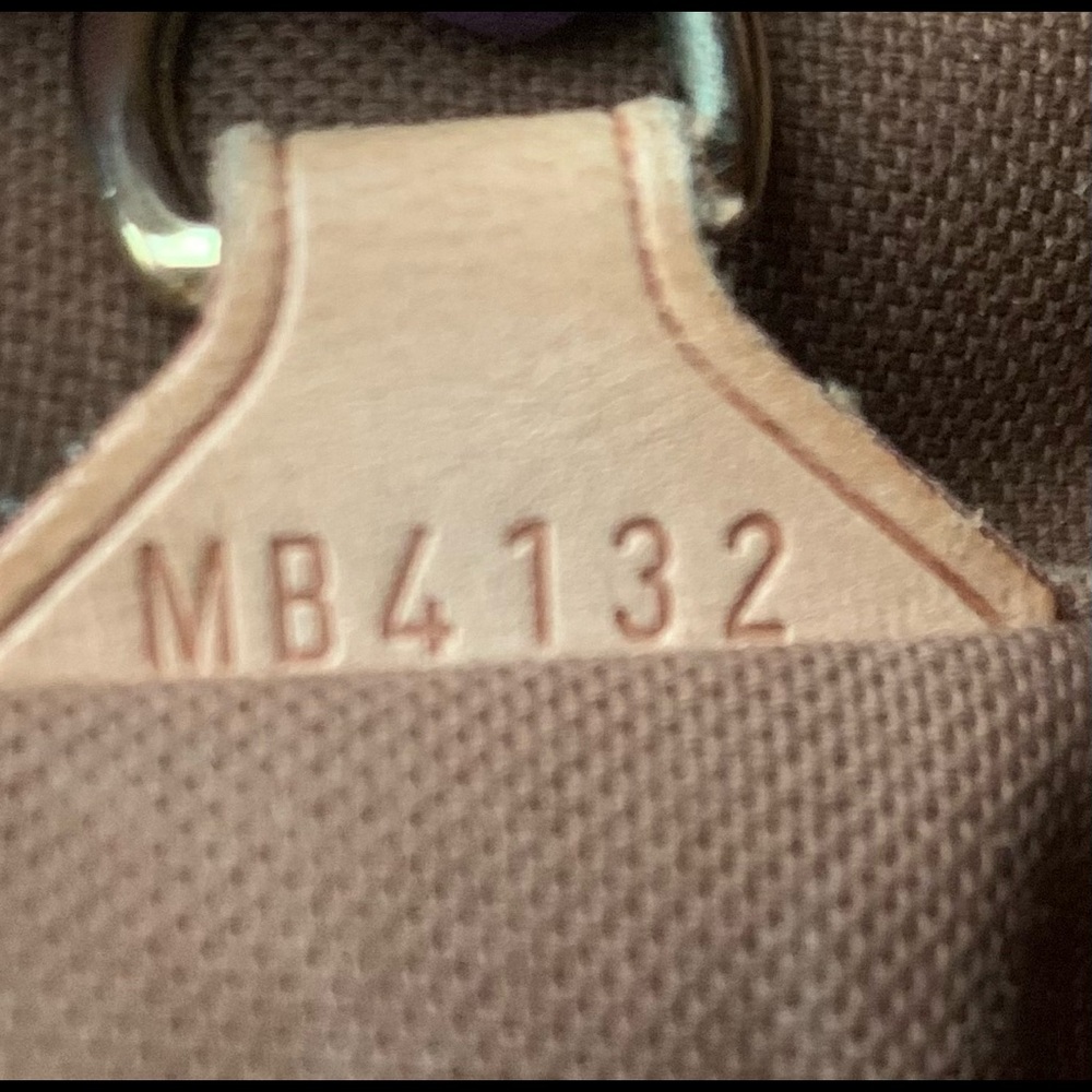 Louis Vuitton Tivoli GM Handbag - Picture 15 of 15